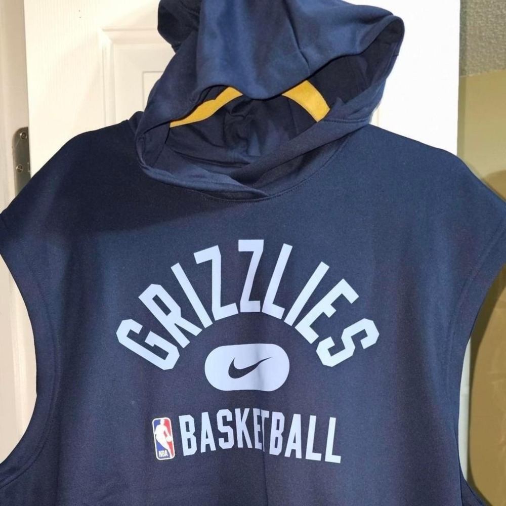 Memphis Grizzlies‎ Authentic sleeveless practice hoodie.